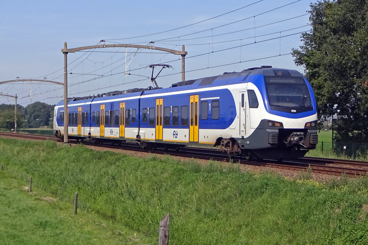 NS 2212 durchfahrt Hulten am 23 Augustus 2019.