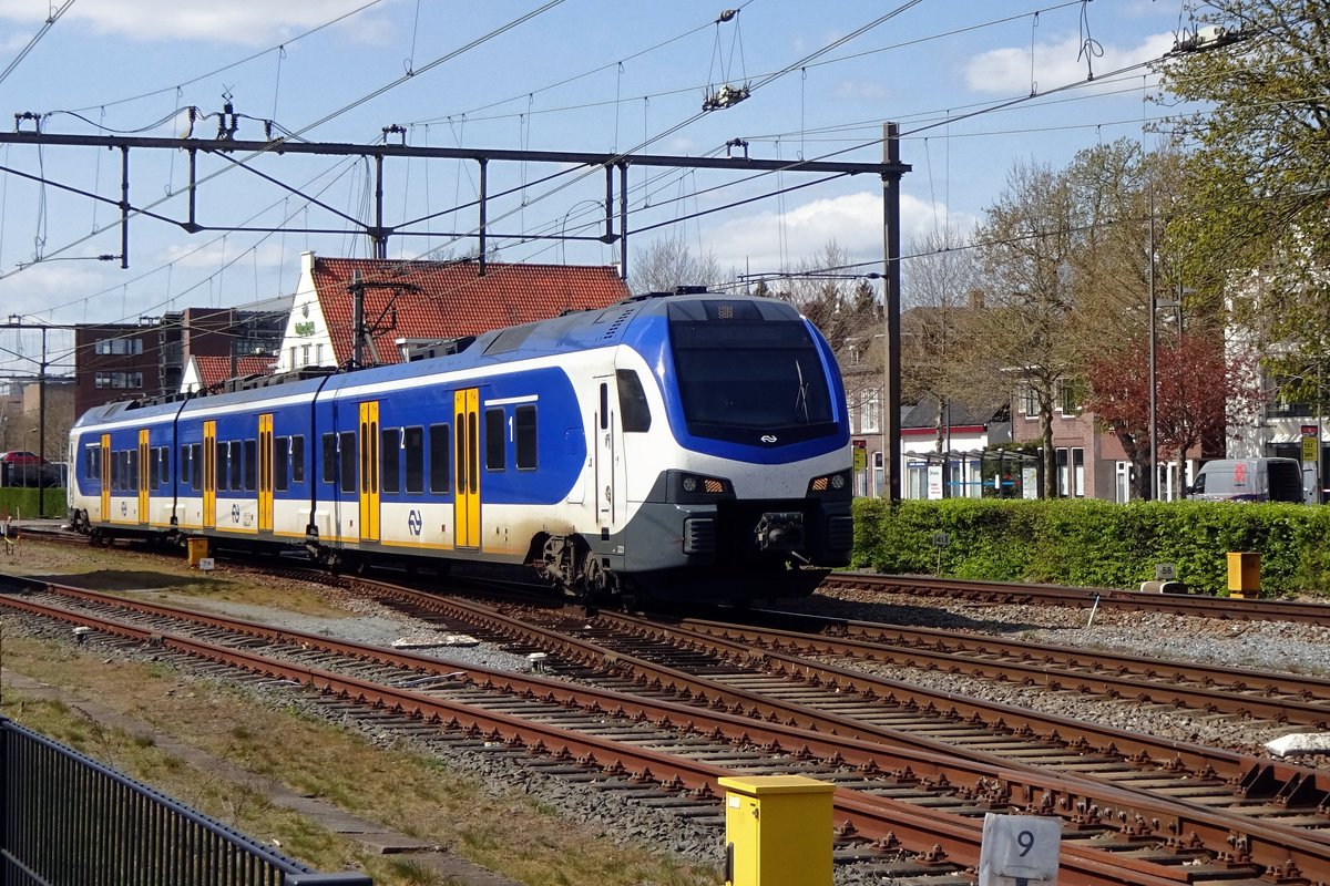 NS 2221 treft am 17 April 2021 in Oss ein.