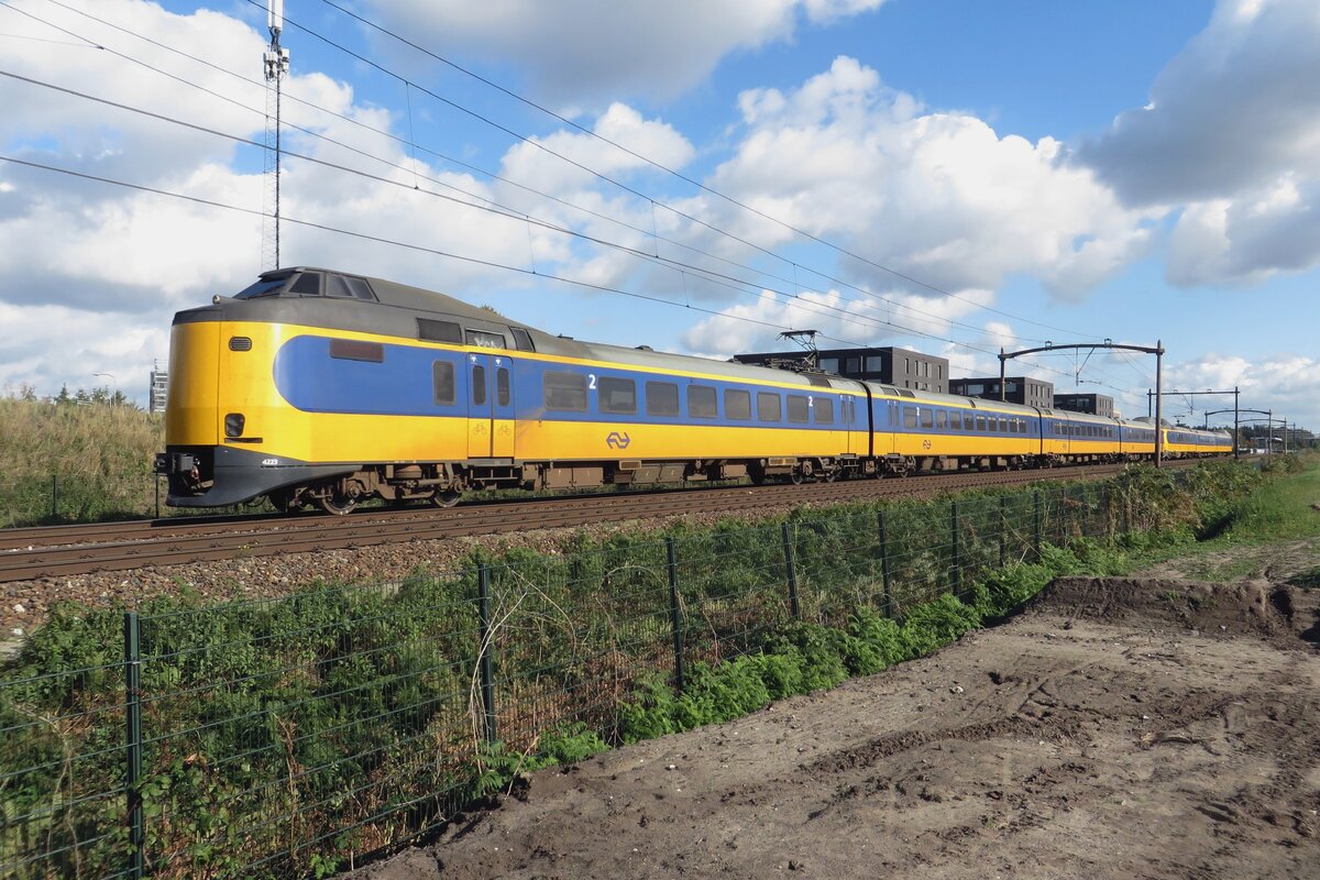 NS 4223 durcheilt Tilburg-Reeshof am 15 Oktober 2021.