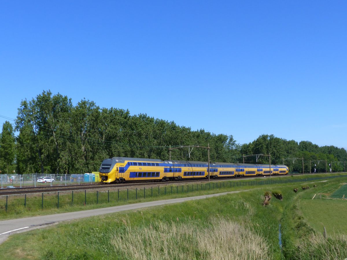 NS DD-IRM Triebzug 8739 Willemsdorp 15-05-2020.

NS DD-IRM treinstel 8739 Willemsdorp 15-05-2020.