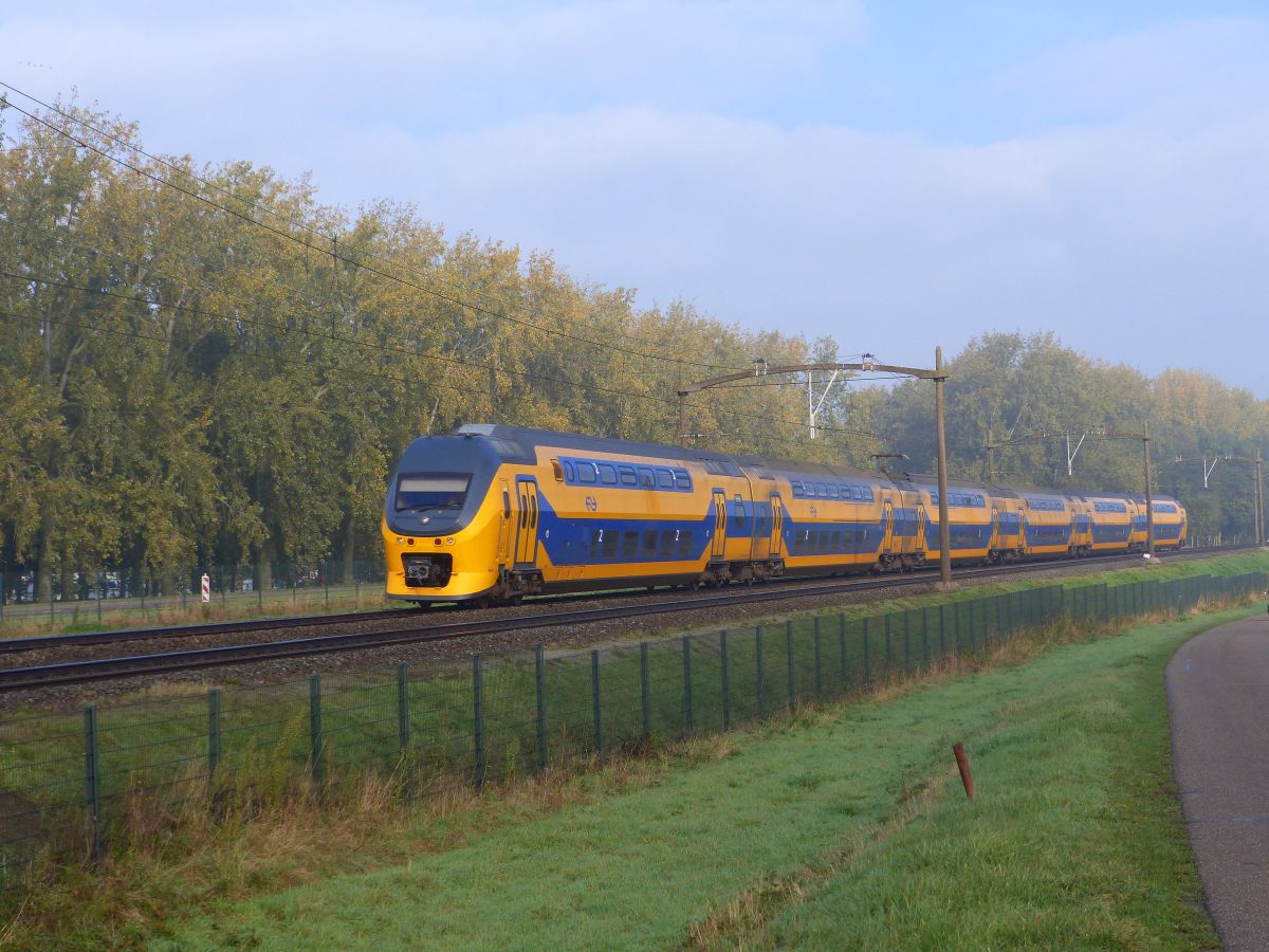 NS DD-IRM-VI Triebzug 8647 Polder Oudendijk, Willemsdorp 23-10-2020.

NS DD-IRM-VI treinstel 8647 Polder Oudendijk, Willemsdorp 23-10-2020.