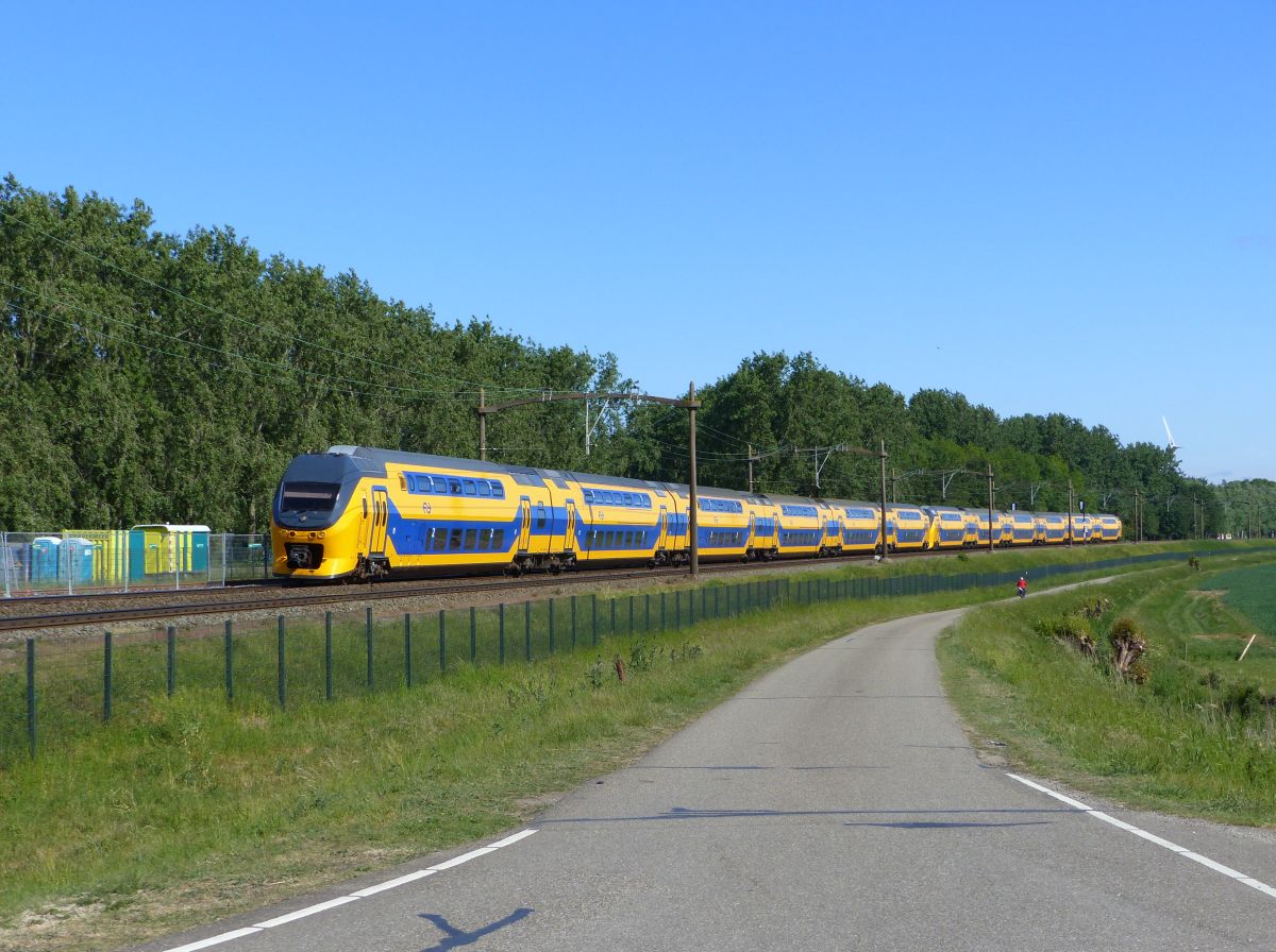 NS DD-IRM-VI Triebzug 8676 und 8660 Intercity 2222 Willemsdorp, Dordrecht 15-05-2020.

NS DD-IRM-VI treinstel 8676 en 8660 als trein 2222 Willemsdorp, Dordrecht 15-05-2020.