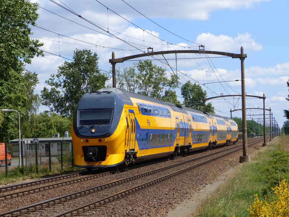 NS DD-IRMIV Triebzug 9416 Hulteneindsestrasse, Hulten 15-05-2020.


NS DD-IRMIV treinstel 9416 Hulteneindsestraat, Hulten 15-05-2020.