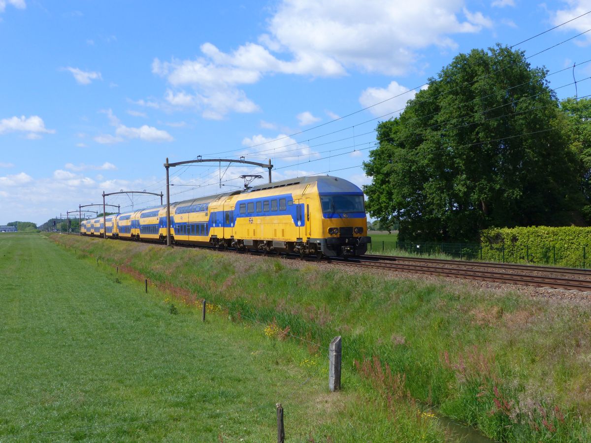 NS DDZ-4 Triebzug 7522 und 7513 Hulteneindsestraat, Hulten 15-05-2020.


NS DDZ-4 treinstel 7522 en 7513 Hulteneindsestraat, Hulten 15-05-2020.