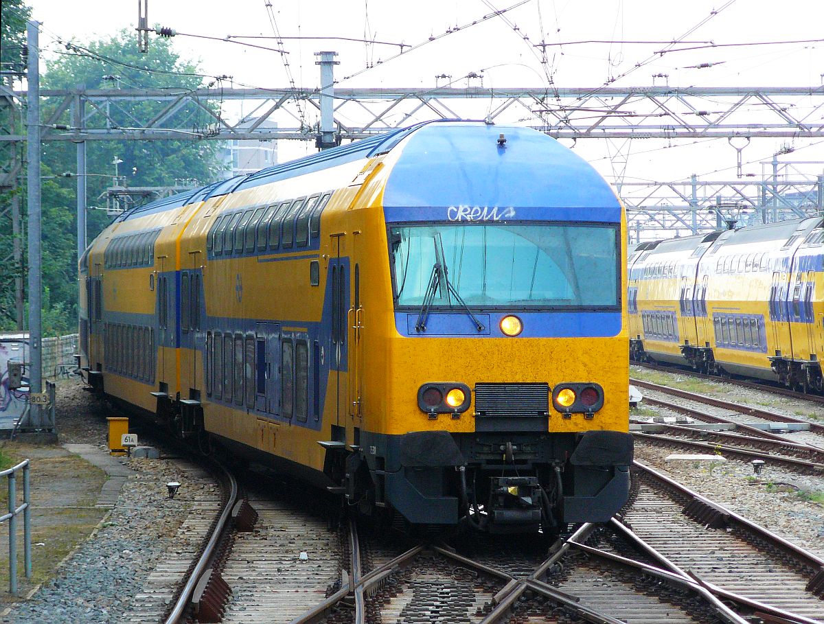 NS DDZ-4 TW 7530 einfahrt Amsterdam Centraal Station 20-09-2014.

NS DDZ-4 treinstel 7530 komt binnen op spoor 2  Amsterdam Centraal Station 20-09-2014.