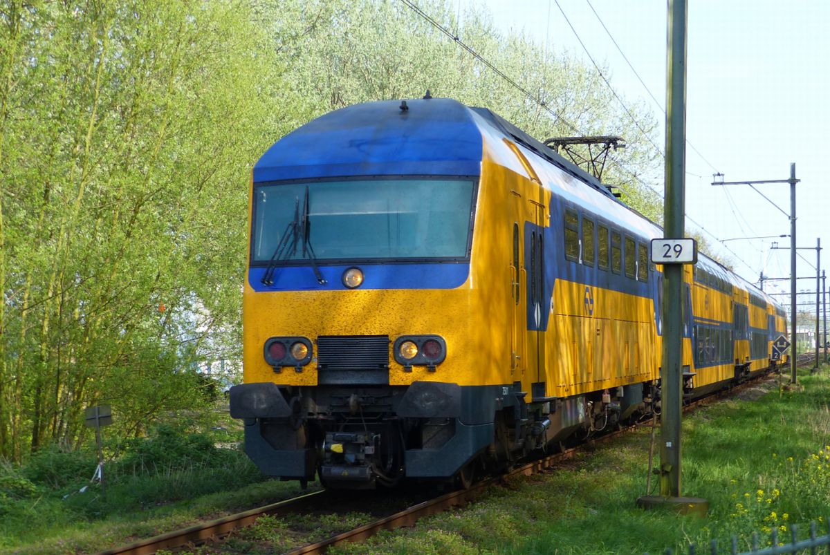 NS DDZ Triebzug 7501. Bei Bahn�bergang Cronesteinpad, Leiden 21-05-2018.

NS DDZ treinstel 7501. Bij de overweg Cronesteinpad, Leiden 21-05-2018.