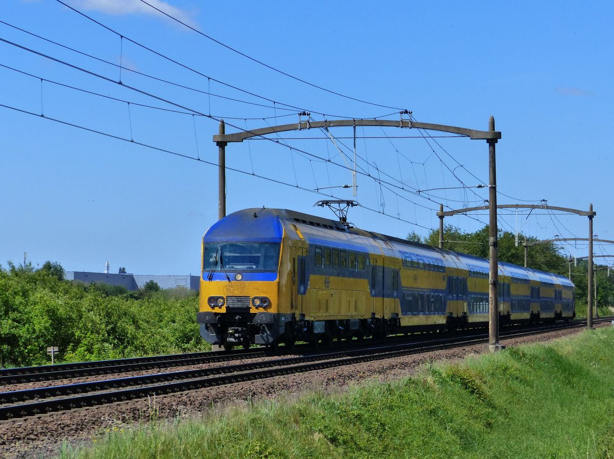 NS DDZ Triebzug 7625 Hulten 15-05-2020.

NS DDZ treinstel 7625 Hulten 15-05-2020.