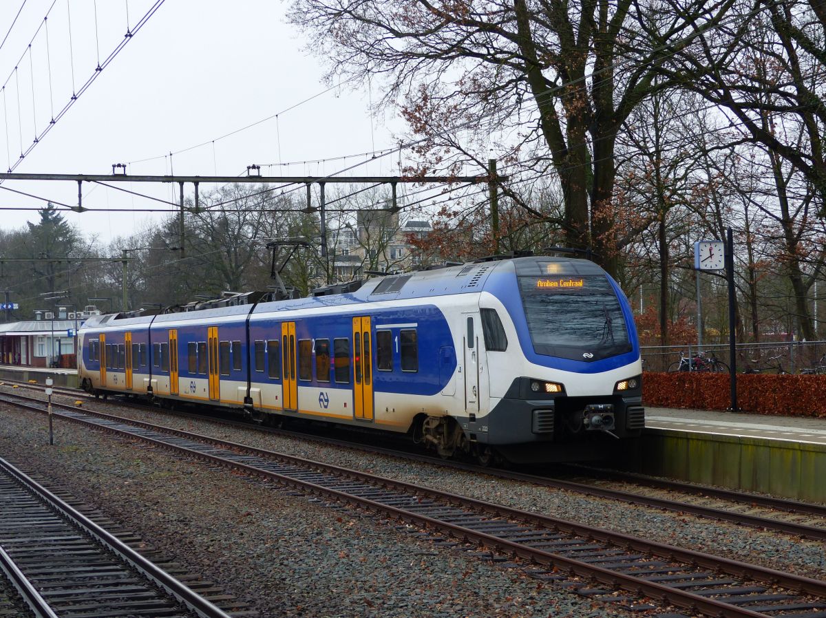NS FLIRT Triebzug 2222 Gleis 1 Ede-Wageningen 08-01-2020.

NS FLIRT treinstel 2222 spoor 1 Ede-Wageningen 08-01-2020.