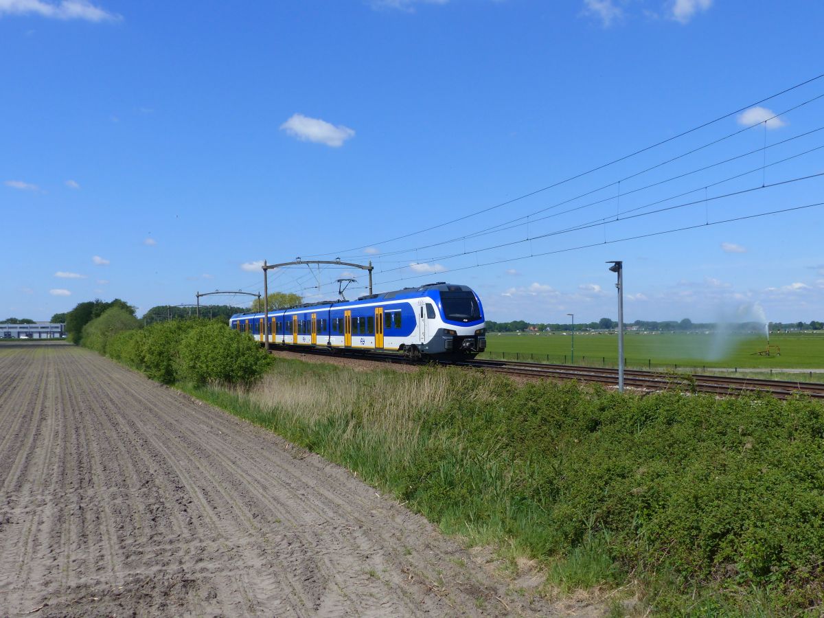 NS FLIRT Triebzug 2518 Broekdijk, Hulten 15-05-2020.

NS FLIRT treinstel 2518 Broekdijk, Hulten 15-05-2020.