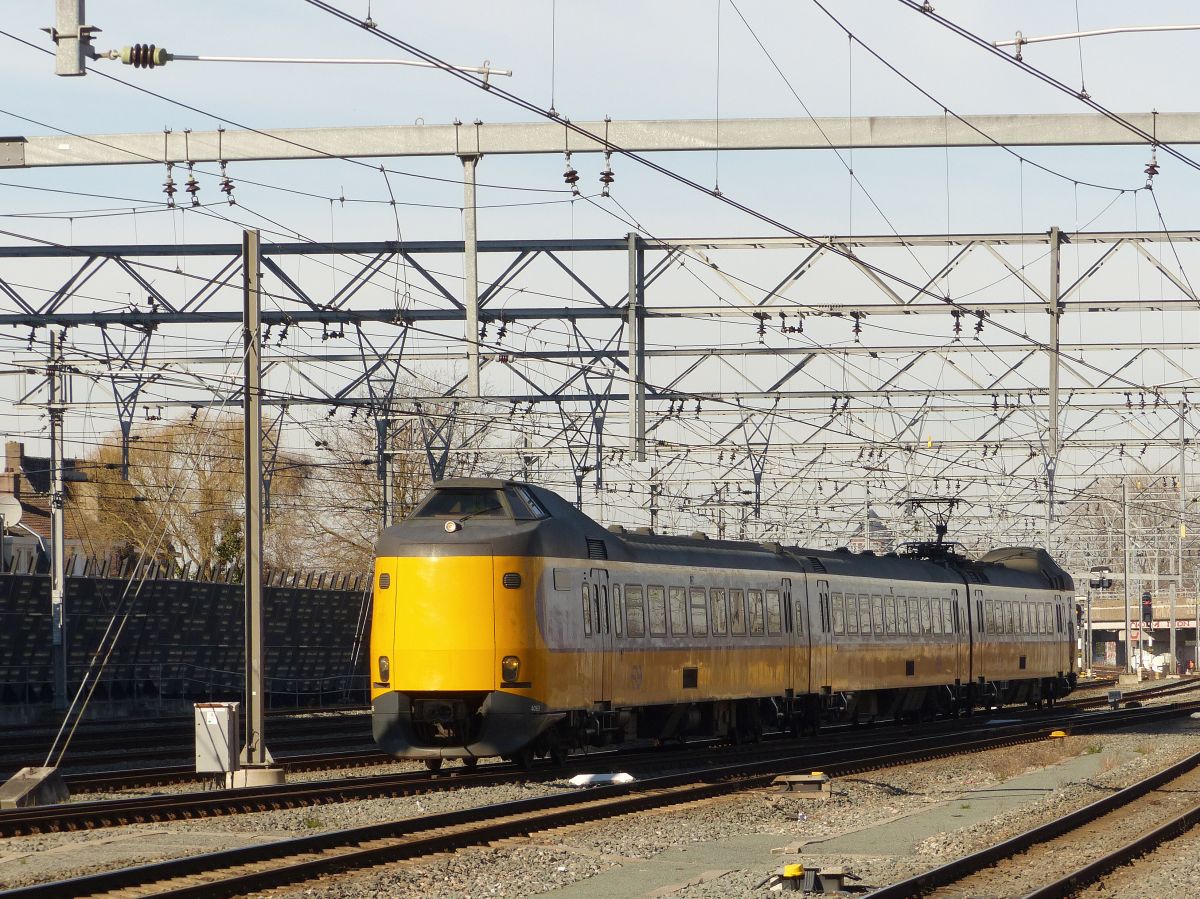 NS ICM-III Triebzug 4063 Utrecht Centraal Station 28-02-2022.

NS ICM-III treinstel 4063 Utrecht Centraal Station 28-02-2022.