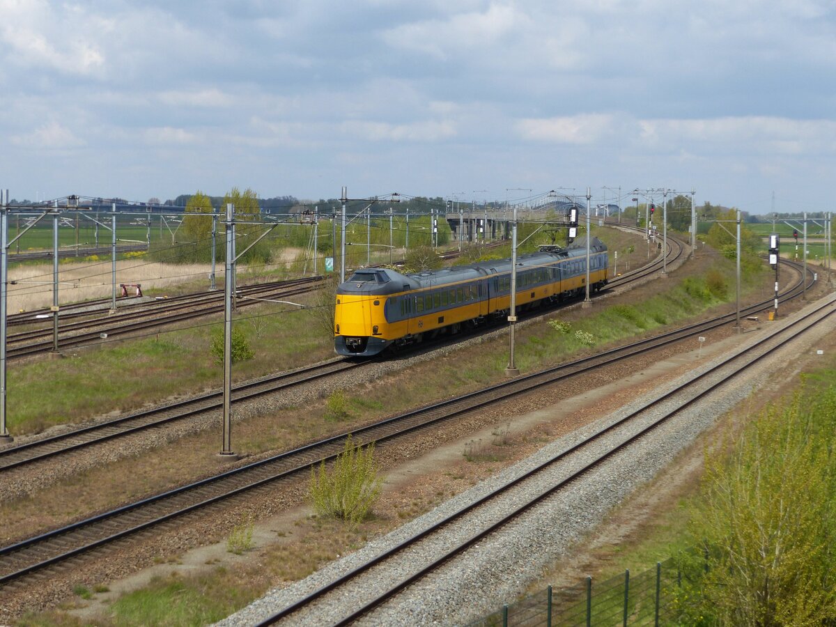 NS ICM-III Triebzug 4068 Dirk de Botsdijk, Moerdijk 07-05-2021.

NS ICM-III treinstel 4068 Dirk de Botsdijk, Moerdijk 07-05-2021.