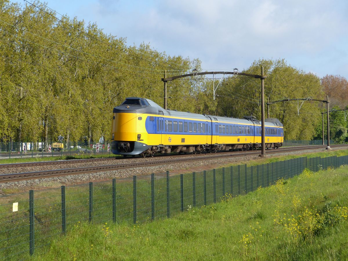 NS ICM-III Triebzug 4068 Polder Oudendijk, Willemsdorp, Dordrecht 07-05-2021.

NS ICM-III treinstel 4068 Polder Oudendijk, Willemsdorp, Dordrecht 07-05-2021.
