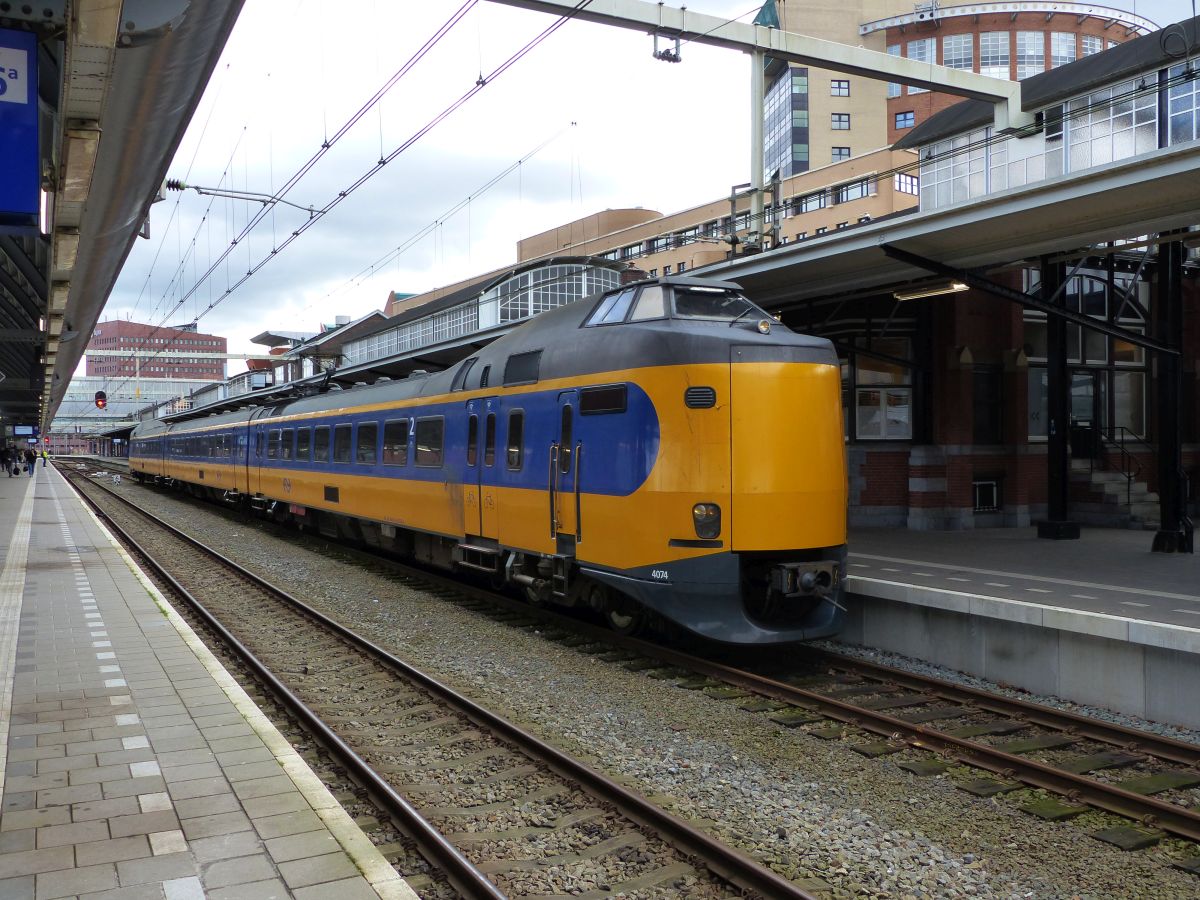 NS ICM-III Triebzug 4074 Gleis 5 Amersfoort Centraal 25-02-2020.

NS ICM-III treinstel 4074 spoor 5 Amersfoort Centraal 25-02-2020.