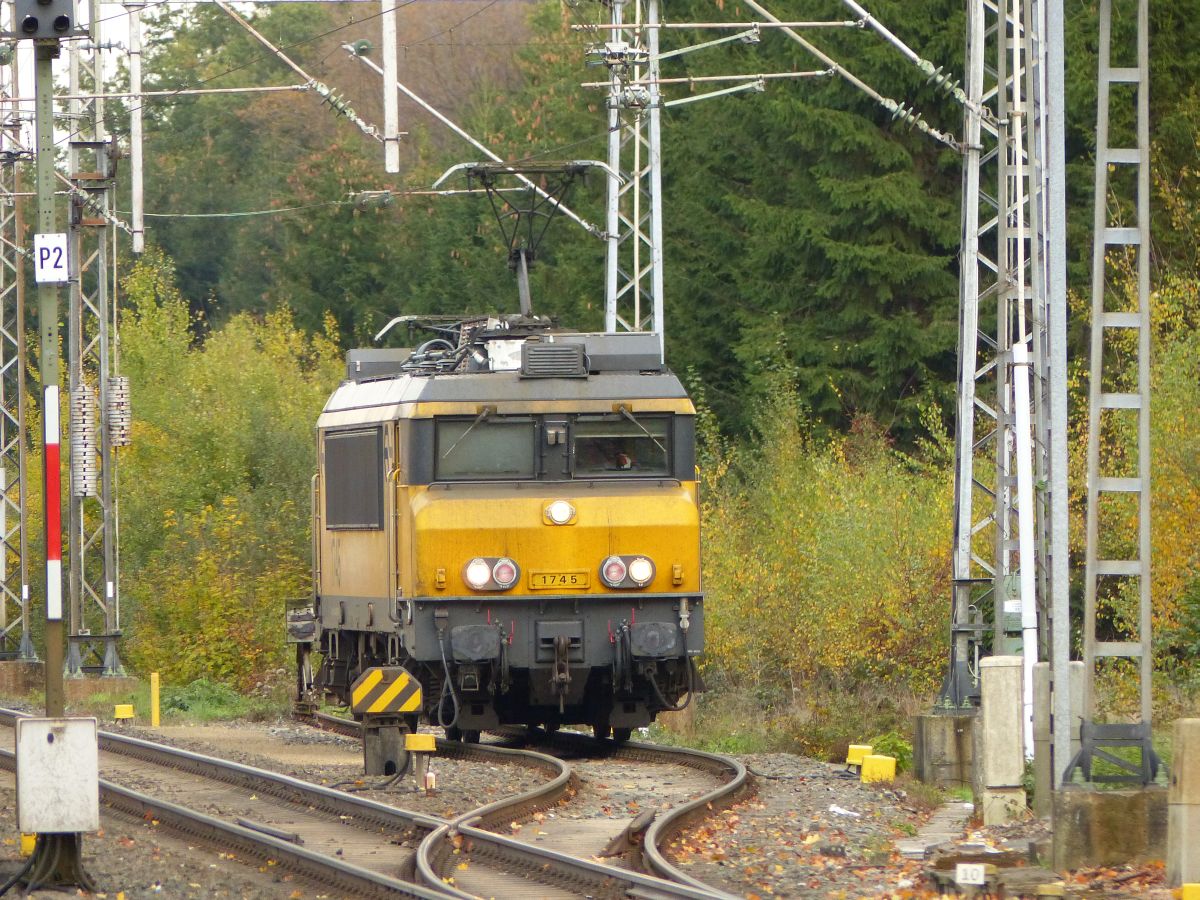 NS Lok 1745 Gleis 11 Bad Bentheim, Deutschland 02-11-2018.

NS loc 1745 spoor 11 Bad Bentheim, Duitsland 02-11-2018.