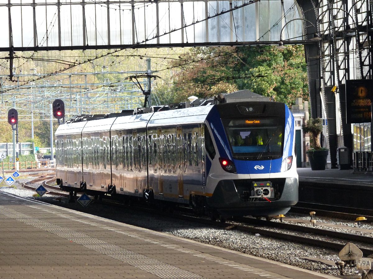 NS SNG-4 (Sprinter Nieuwe Generatie) Triebwagen 27XX w�hrend Probefahrt Gleis 2 Haarlem 31-10-2018.

NS SNG-4 treinstel 27XX tijdens proefrit spoor 2 Haarlem 31-10-2018.