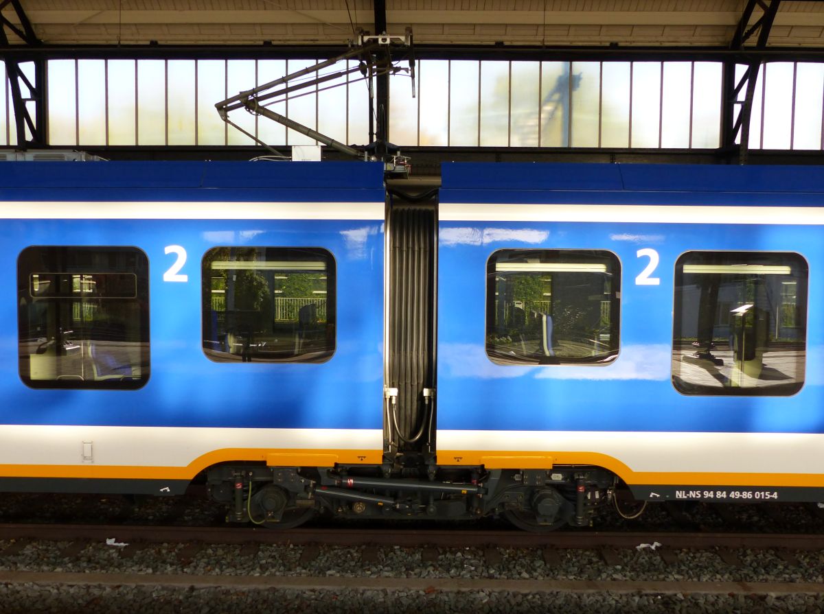 NS SNG Triebzug 2715 f�r Probefahrten. Gleis 5 Haarlem 31-10-2018.


NS SNG (Sprinter Nieuwe Generatie) treinstel 2715 voor proefritten. Spoor 5 Haarlem 31-10-2018.
