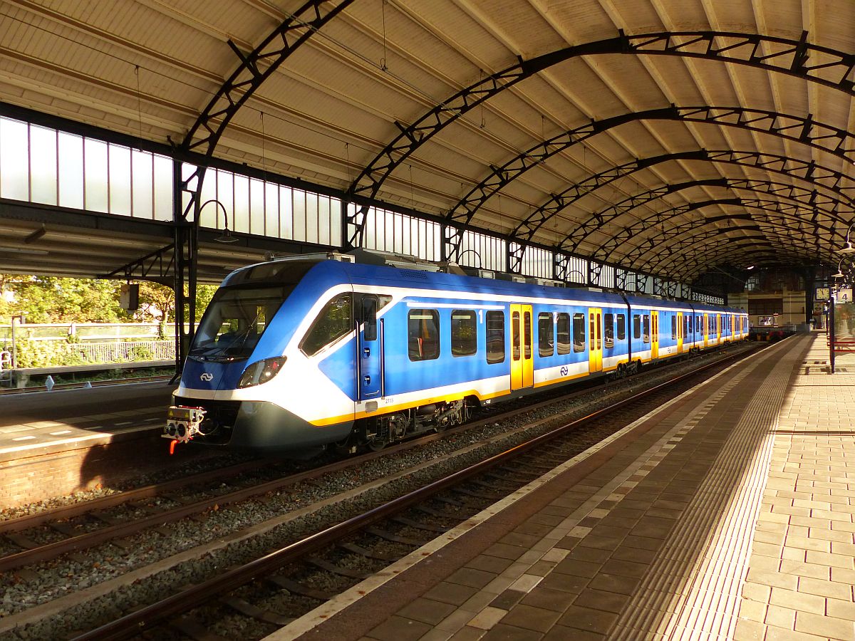 NS SNG Triebzug 2715 f�r Probefahrten. Gleis 5 Haarlem 31-10-2018.


NS SNG (Sprinter Nieuwe Generatie) treinstel 2715 voor proefritten. Spoor 5 Haarlem 31-10-2018.