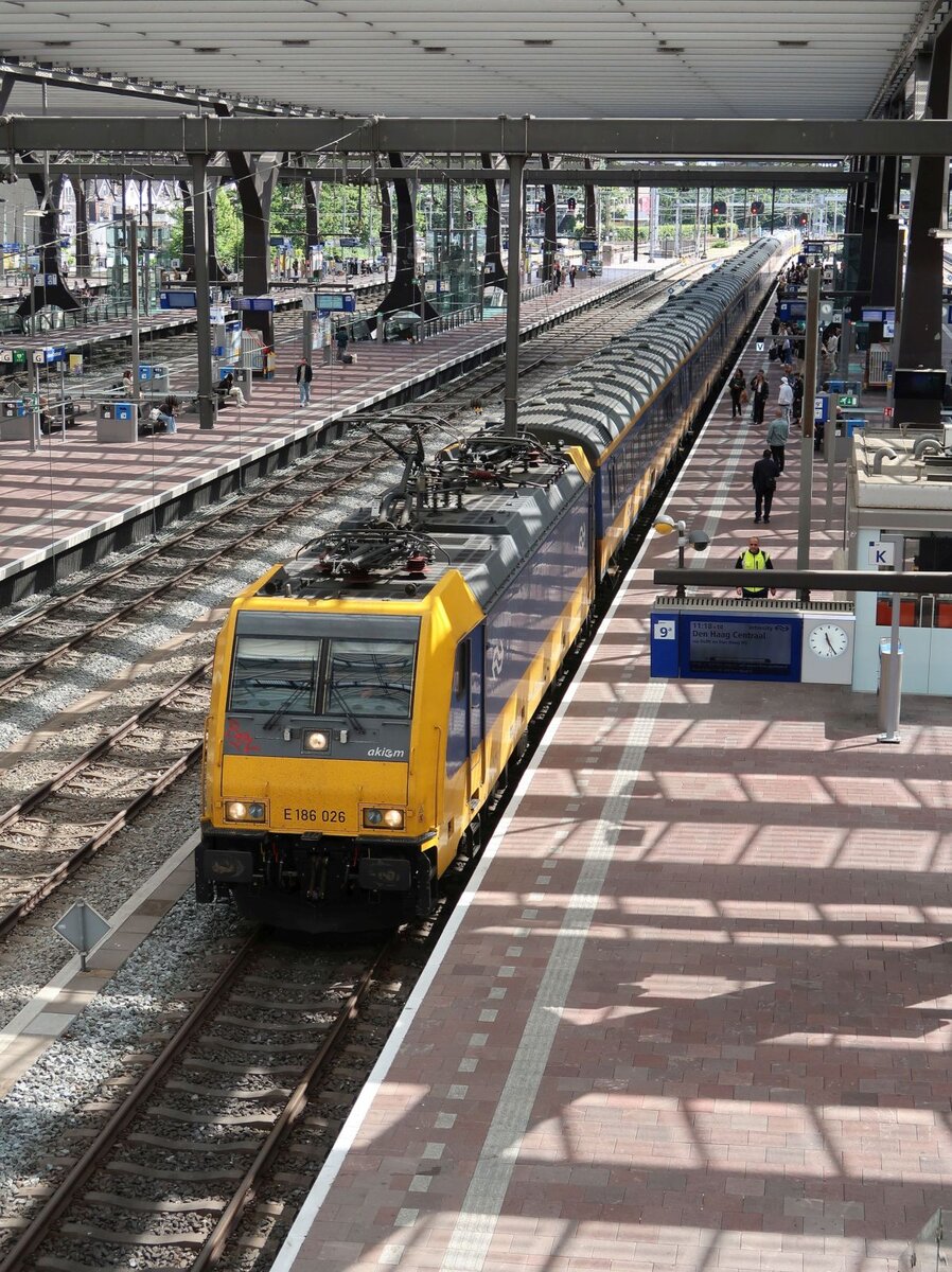 NS TRAXX Lokomotive 186 026-8 (91 84 11 86 026-8 NL-NS) Gleis 9 Rotterdam Centraal Station 04-07-2024.

NS TRAXX locomotief 186 026-8 (91 84 11 86 026-8 NL-NS) spoor 9 Rotterdam Centraal Station 04-07-2024.