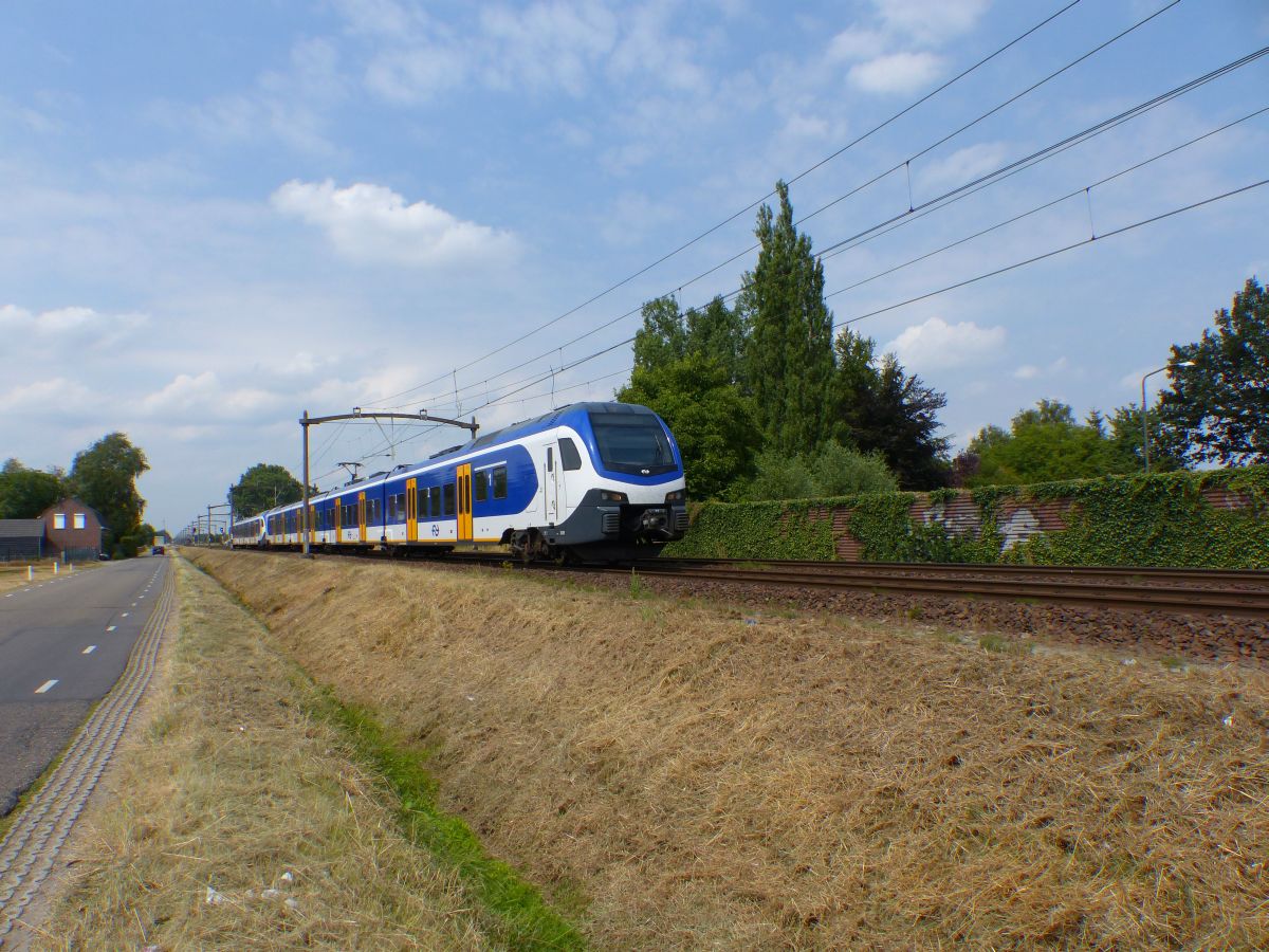NS Triebzug 2509 und 2225 Kapelweg, Boxtel 19-07-2018.

NS treinstellen 2509 en 2225 Kapelweg, Boxtel 19-07-2018.