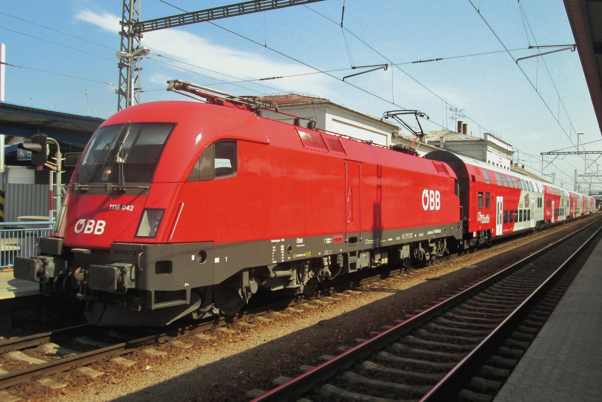 ÖBB 1116 042 steht am 5 Mai 2016 in Breclav.