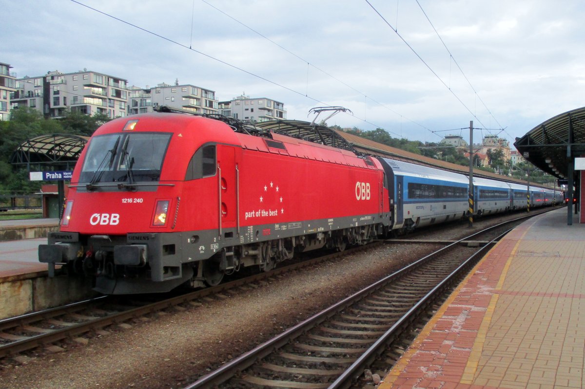 ÖBB 1216 240 steht in Praha hl.n. am 17 September 2017.