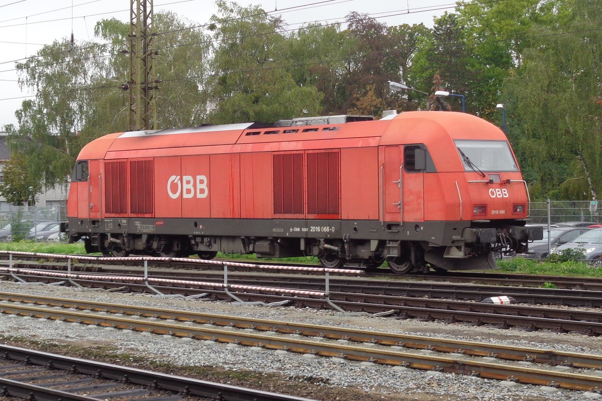 ÖBB 2016 066 steht abgestellt in Wels Hbf am 23 September 2018.