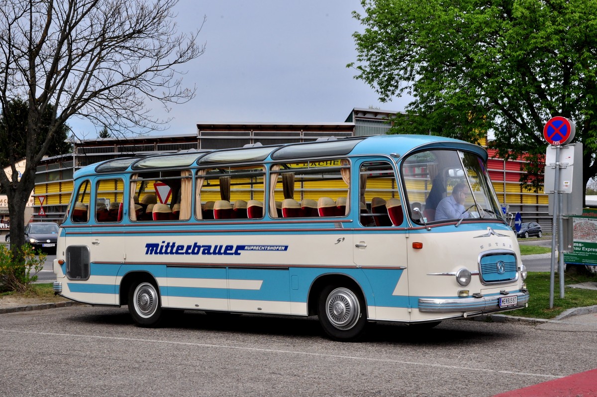 Oldtimer Setra S9 von Mitterbauer Reisen aus Nieder�sterreich am 22.4.2015 in Krems.