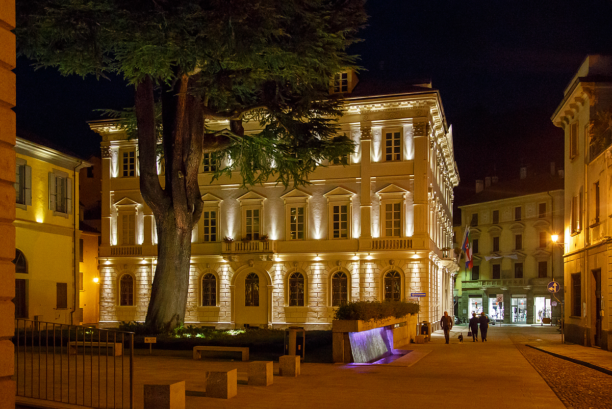 Palazzo di Città (Rathaus) Domodossola am 15.09.2017, erbaut 1874 von Architekt Giovanni Leoni.