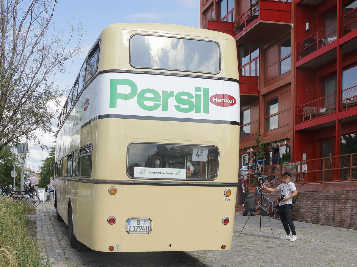 Persil-Bandwerbung an dem  B�ssing DE 65 mit der Wagen Nummer Wagen 1794 am  Depot f�r Traditionsbusse am 08. September 2019.