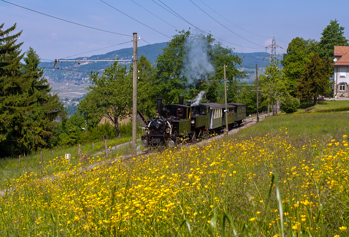 Pfingstdampf Festival der Museumsbahn Blonay-Chamby am 27.05.2012.
Die G 3/3 Dampftenderlokomotive BAM Nr. 6  (auch JS 909, ab 1902 SBB 109 (SBB Brünig)) und die G 2x2/2 Malletdampflok SEG 105 erreichen mit ihren Zug Chaulin.