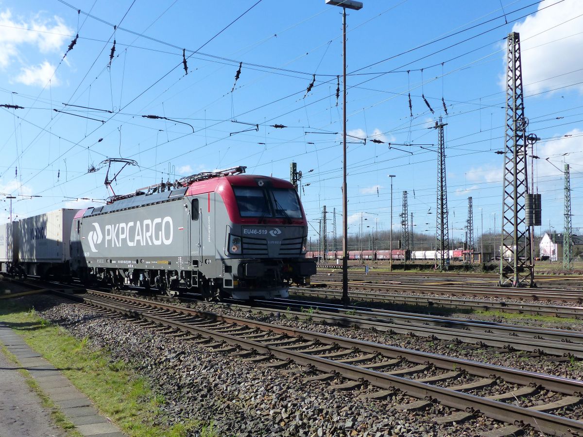 PKP Cargo Lokomotive EU46-508 ( 91 51 5370 032-2 PL-PKPC ) G�terbahnhof Oberhausen West, Deutschland 12-03-2020.


PKP Cargo locomotief EU46-508 ( 91 51 5370 032-2 PL-PKPC ) goederenstation Oberhausen West, Duitsland 12-03-2020.