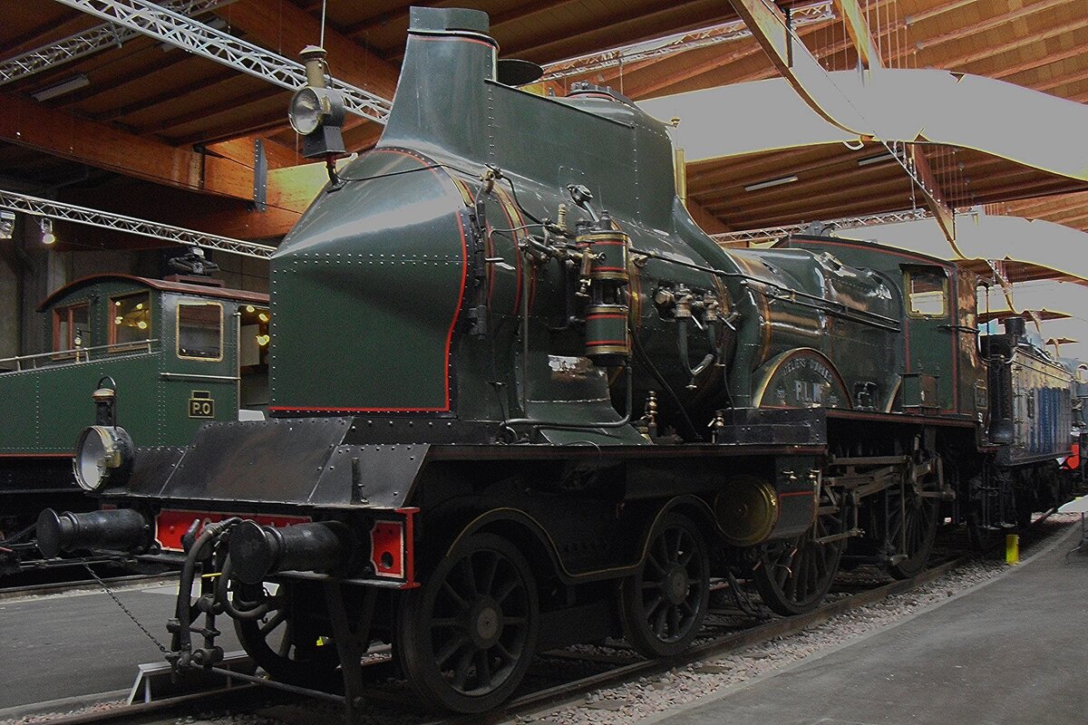 PLM 220C145 steht am 24 September 2010 ins Cité du Train in Mulhouse in einer leider herausforderendewr Teil qua Fotografie.