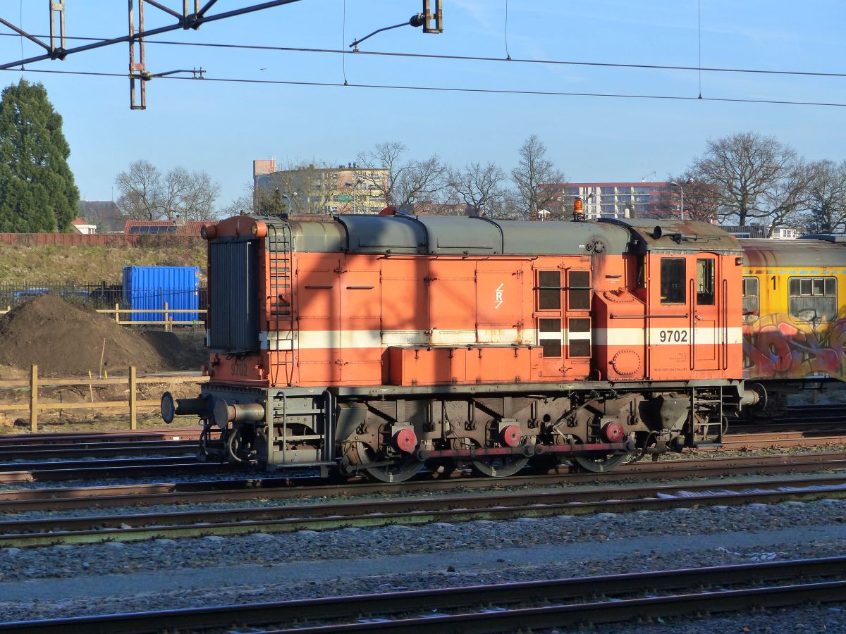 Rail Force One Diesellocomotive 9702 Baujahr 1955. Station Amersfoort Centraal 21-01-2020.

Rail Force One diesellocomotief 9702 bouwjaar 1955. Station Amersfoort Centraal 21-01-2020.