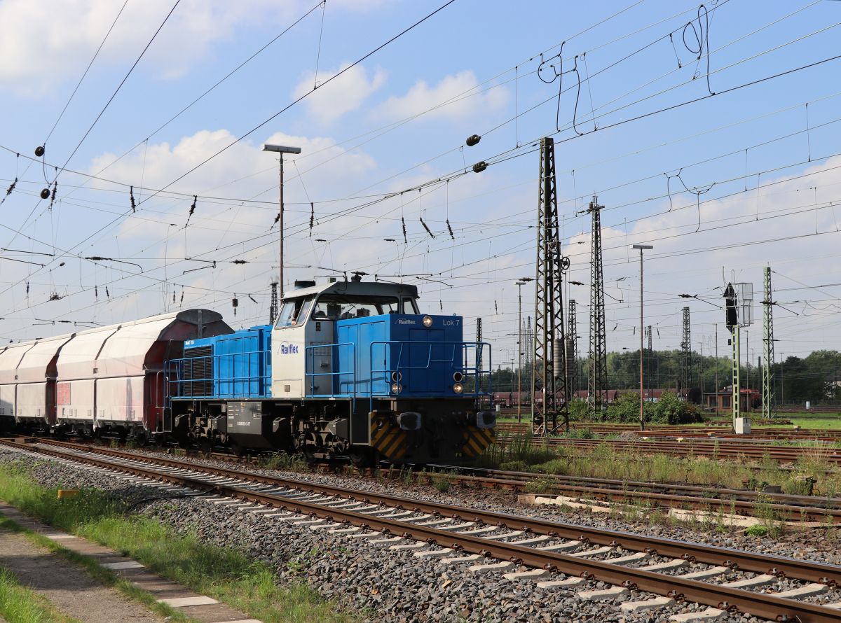 Railflex Diesellokomotive 7 (92 82 0001 502-4 D-RF) Baujahr 2003 G�terbahnhof Oberhausen West 02-09-2021.

Railflex diesellocomotief 7 (92 82 0001 502-4 D-RF) bouwjaar 2003 goederenstation Oberhausen West 02-09-2021.