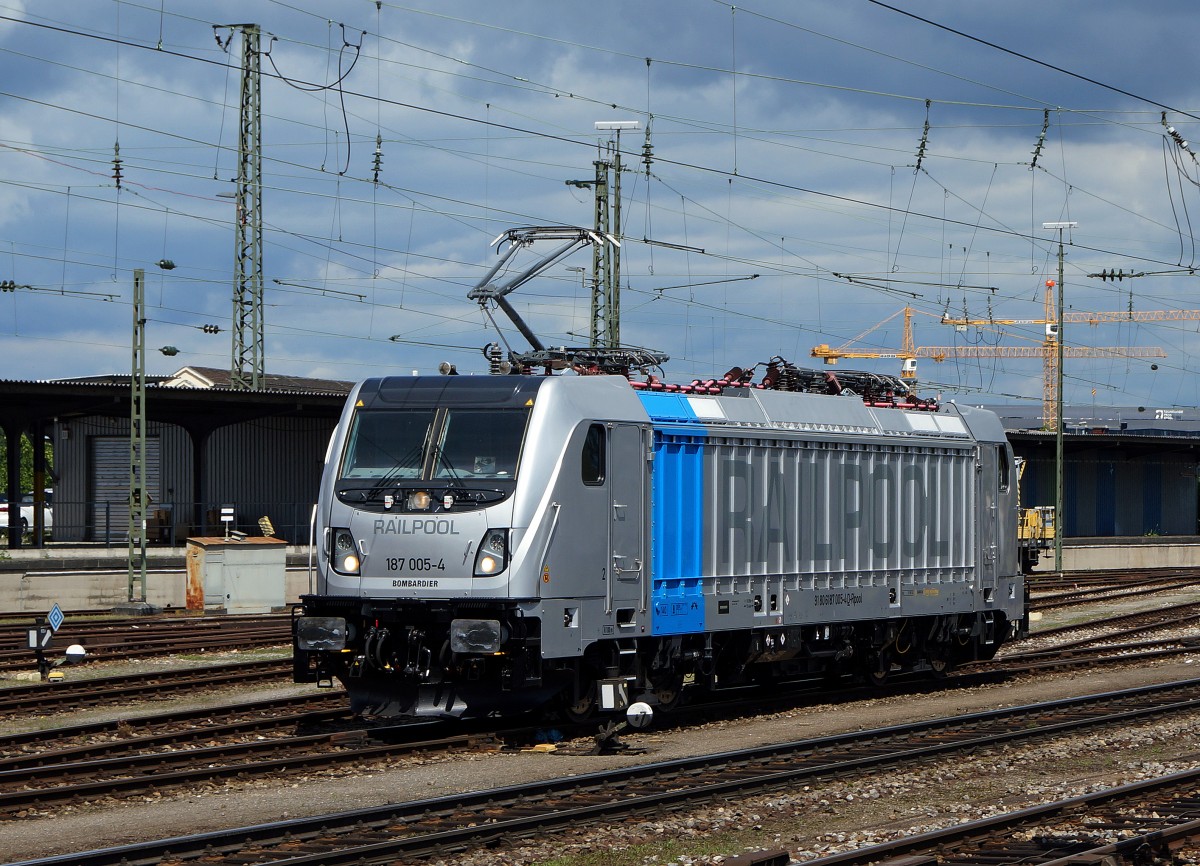 RAILPOOL (BOMBARDIER): Die 187 005-4 in Basel Badischer Bahnhof am 23. Juni 2015.
Foto: Walter Ruetsch 