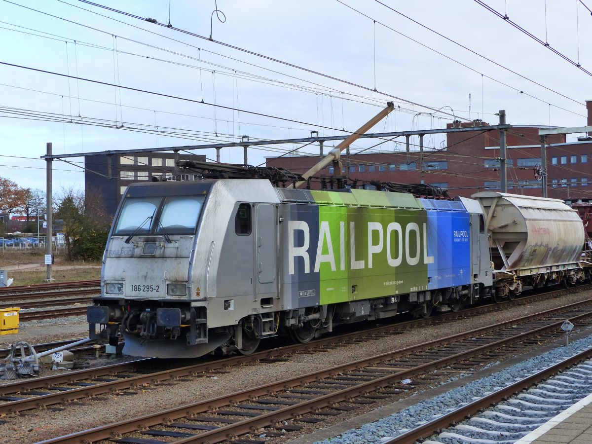 Railpool Locomotive 186 295-2 Amersfoort 29-11-2019. 

Railpool locomotief 186 295-2 Amersfoort 29-11-2019