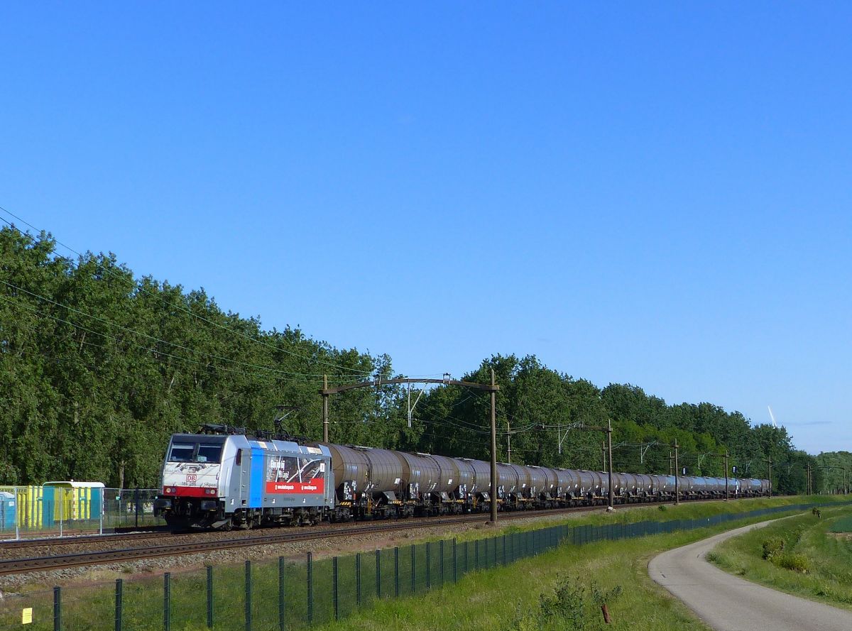 Railpool/DB Cargo Lokomotive 186 256-4 Polder Oudendijk, Willemsdorp, Dordrecht 15-05-2020.

Railpool locomotief 186 256-4 in dienst van DB Cargo Polder Oudendijk, Willemsdorp, Dordrecht 15-05-2020.