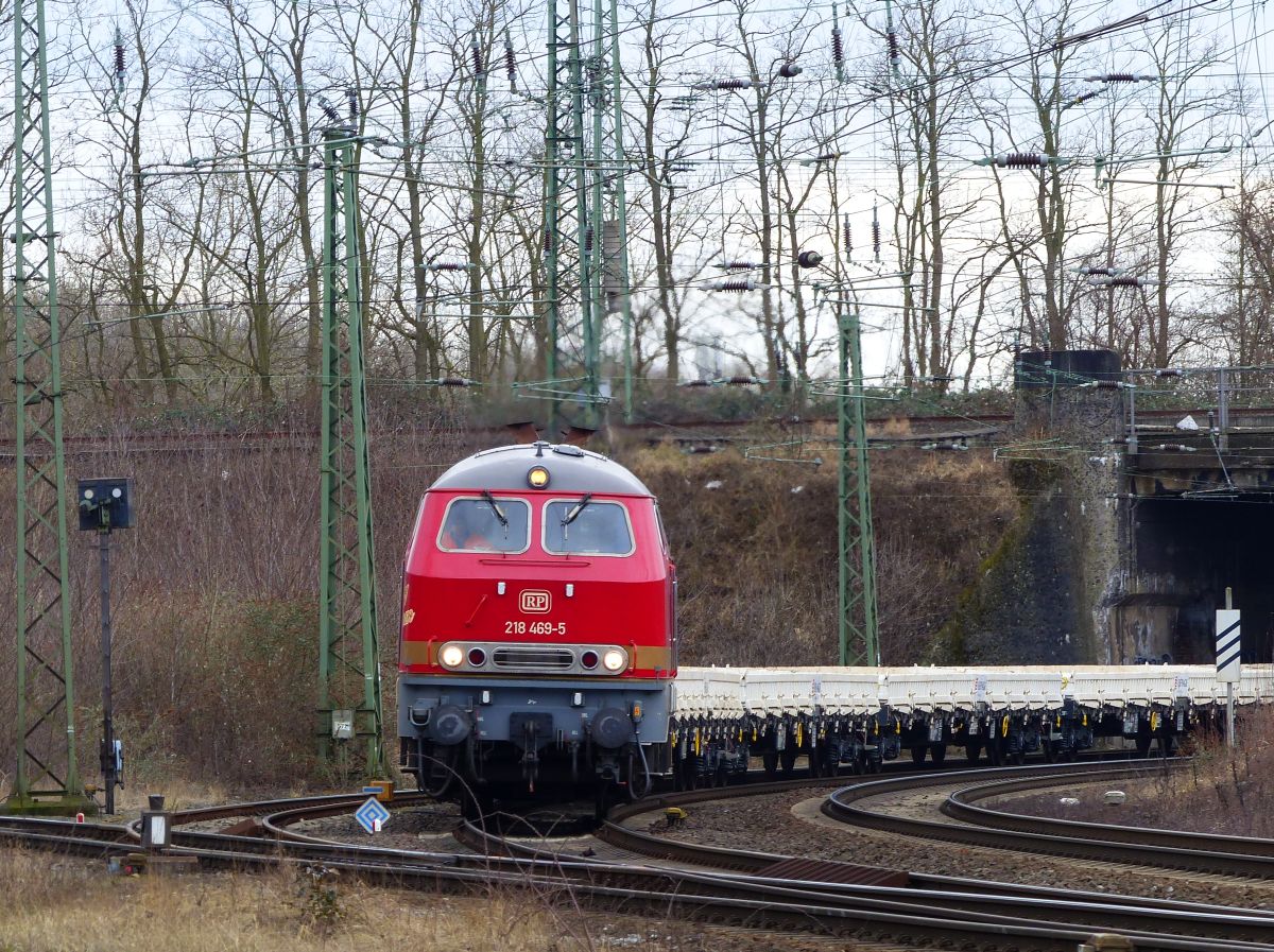 Railsystems RP GmbH Diesellok 218 469-5  Betty Boom  Rangierbahnhof K�ln Kalk Nord 08-03-2018.

Railsystems RP GmbH dieselloc 218 469-5  Betty Boom  rangeerstation Keulen Kalk Nord 08-03-2018.