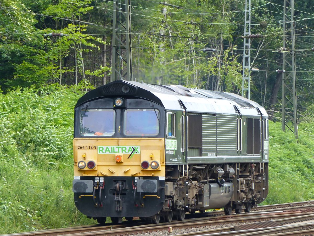 Railtraxx Diesellok 266 118-9 Forsthausweg, Duisburg 08-07-2016.

Railtraxx dieselloc 266 118-9 Forsthausweg, Duisburg 08-07-2016.