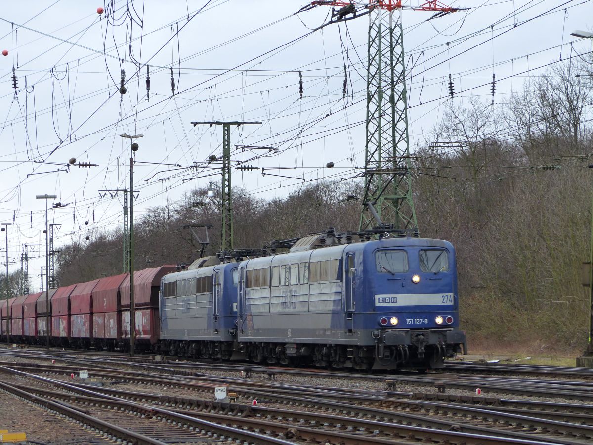 RBH (Rail Barge Harbour) Lok 274 (151 127-8) en 276 (151 151-8) Rangierbahnhof K�ln Gremberg 08-03-2018.

RBH (Rail Barge Harbour) loc 274 (151 127-8) en 276 (151 151-8) rangeerstation Keulen Gremberg 08-03-2018.