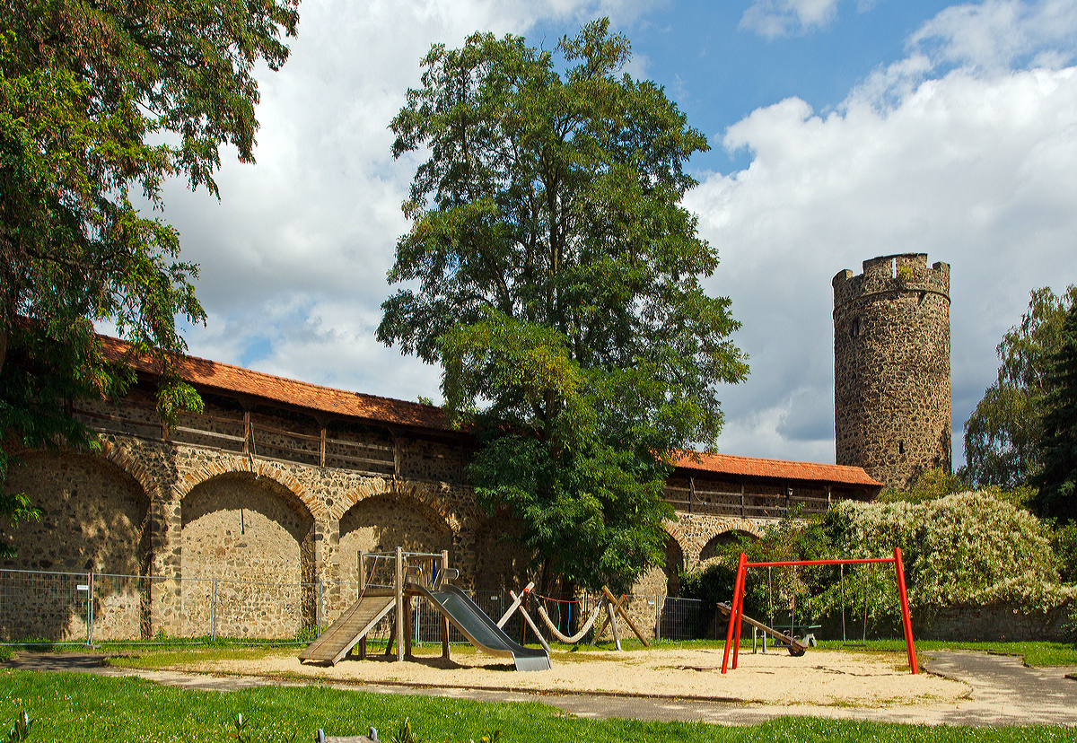 
Reste der alten Stadtmauer mit Sparbögen in Butzbach/Hessen, hier am 24.08.2014. 