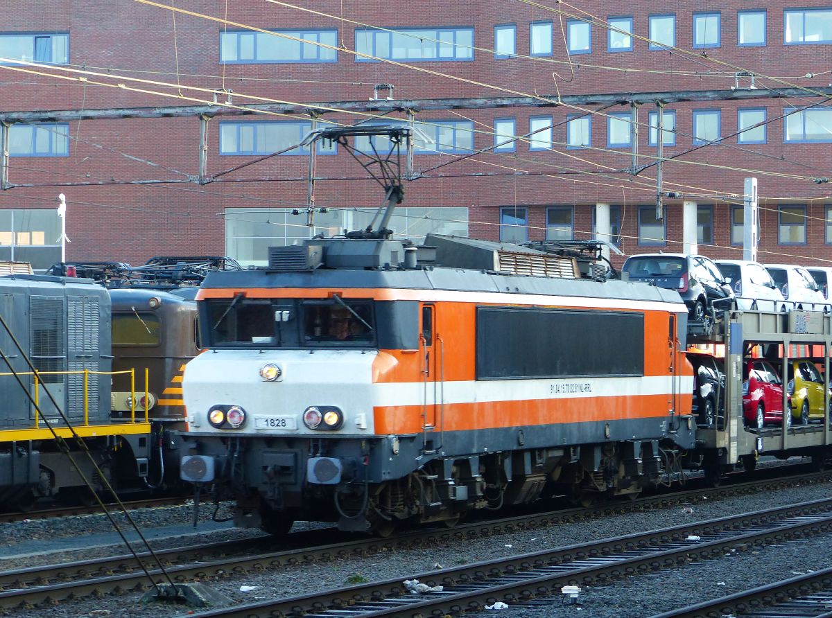 RFO (Rail Force One) Lokomotive 1828 Gleis 10 Amersfoort Centraal 21-01-2020.

RFO (Rail Force One) locomotief 1828 spoor 10 Amersfoort Centraal 21-01-2020.
