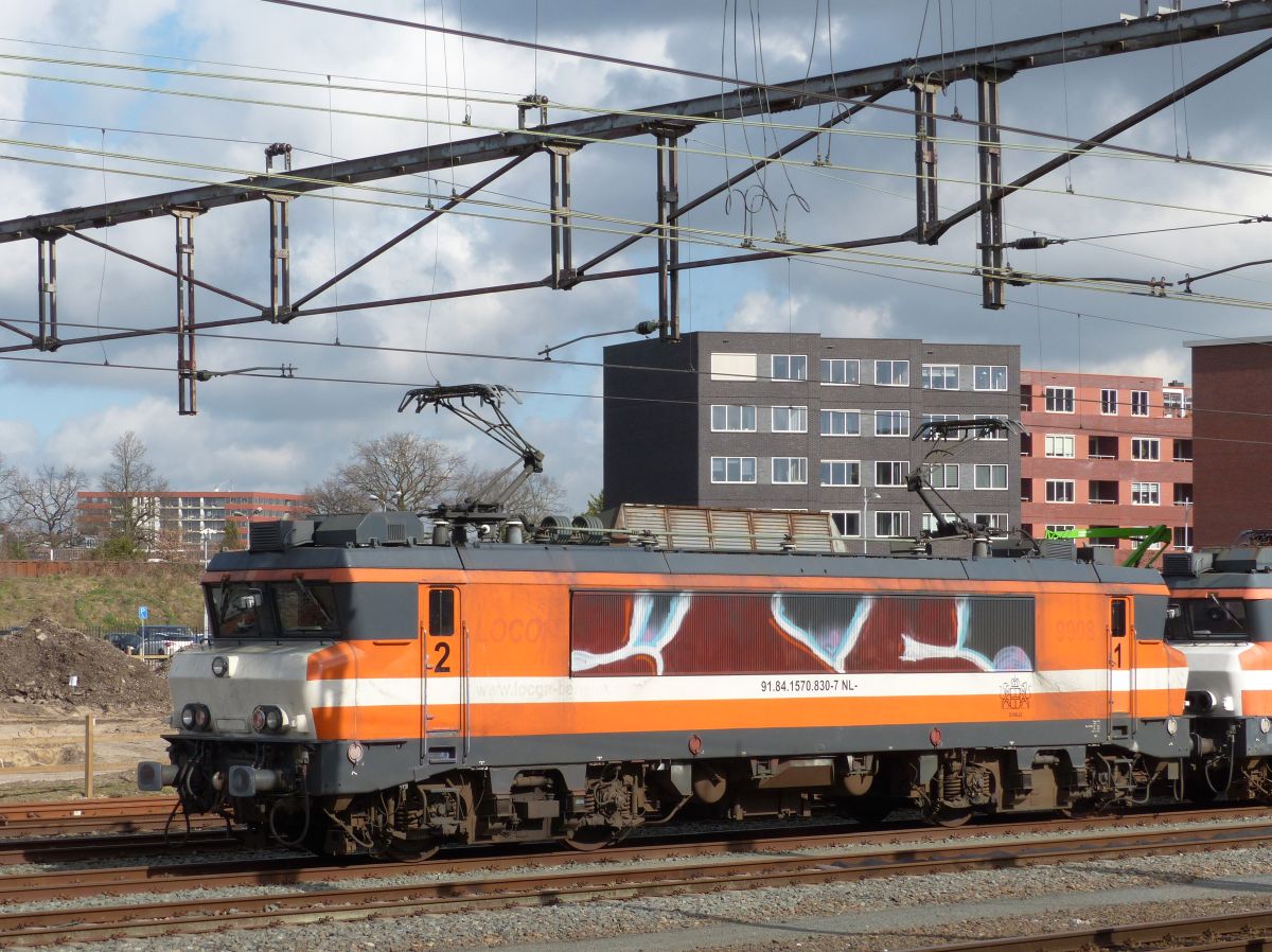 RFO (Rail Force One) Lokomotive 1830 im Besitz von RailRelease Gleis 12 Amersfoort Centraal 03-03-2020.

RFO (Rail Force One) locomotief 1830 eigendom van RailRelease spoor 12 Amersfoort Centraal 03-03-2020.