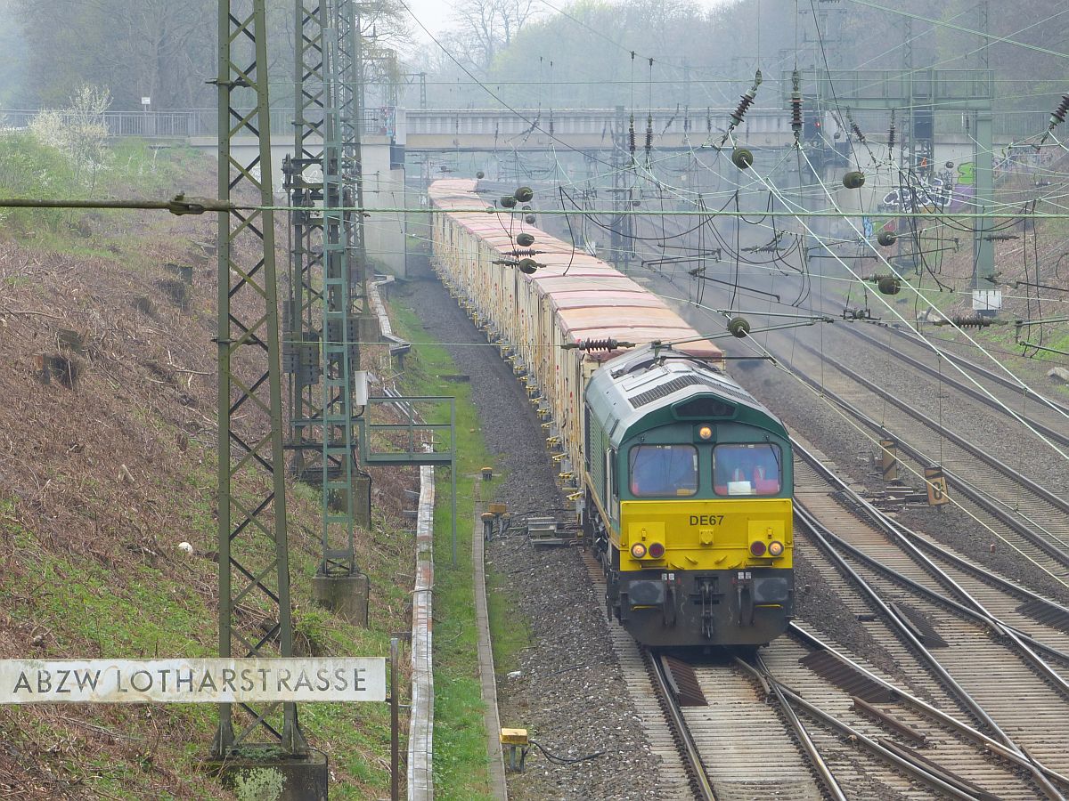 Rhein Cargo Diesellok DE 67 (266 067) Abzweig Lotharstrasse. Forsthausweg, Duisburg 12-04-2018.

Rhein Cargo dieselloc DE 67 (266 067) Abzweig Lotharstrasse. Forsthausweg, Duisburg 12-04-2018.