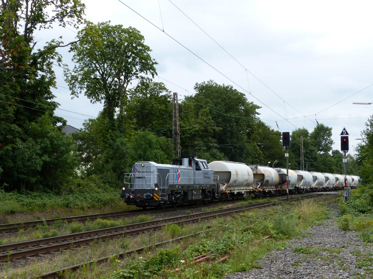 RheinCargo Vossloh Diesellok DE 504 (92 80 4185 020-9 D-RHC) Baujahr 2018. Kalkumerstrasse, Lintorf 09-07-2020.


RheinCargo Vossloh dieselloc DE 504 (92 80 4185 020-9 D-RHC) bouwjaar 2018. Voormalig station Lintorf Kalkumerstrasse, Lintorf 09-07-2020.