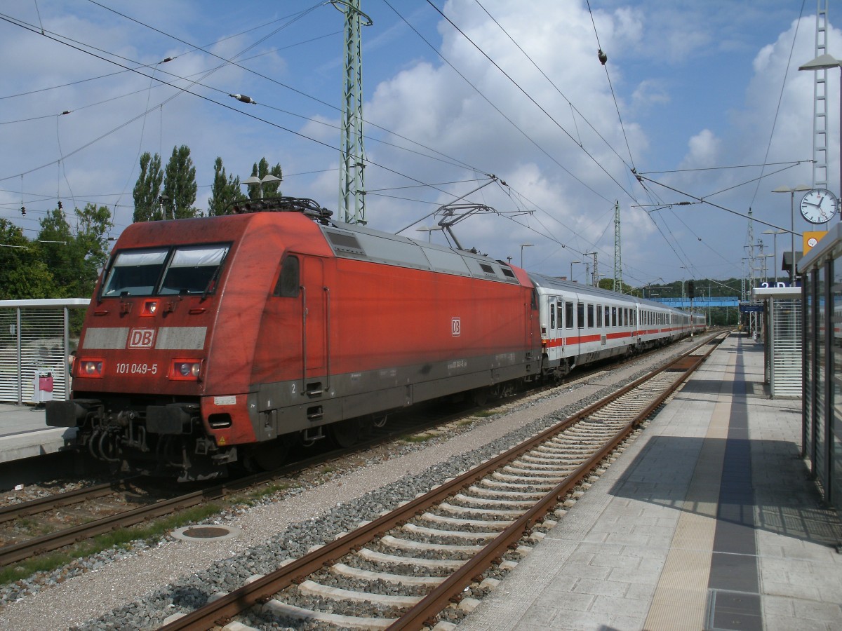 Rckleistung fr 101 049-5,von Binz am 31.August 2013,war die Bespannung vom IC 2377 nach Franfurt(Main) Hbf.Hier in Bergen/Rgen.