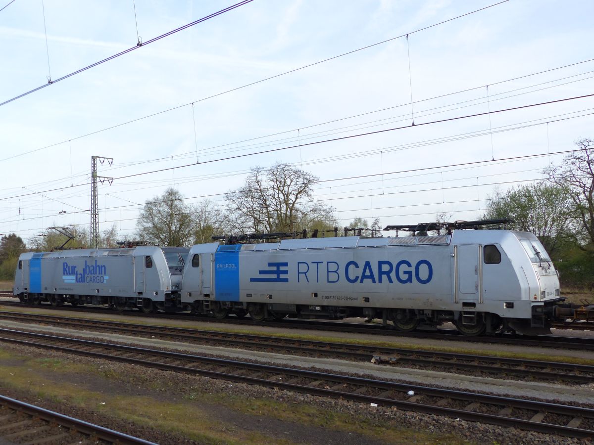 Rurtalbahn Cargo Lok 186 428-9 und 185 684-8 Emmerich am Rhein 31-03-2017.


Rurtalbahn Cargo loc 186 428-9 en 185 684-8 Emmerich am Rhein 31-03-2017.