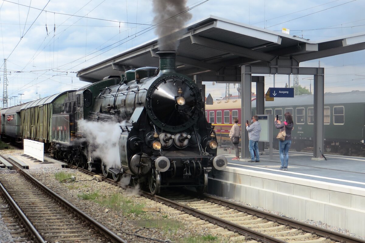 S 3/6 No.3673 macht bei Ankunft in Nrdlintgen am 26 Mai 2022 kraftig Dampf.