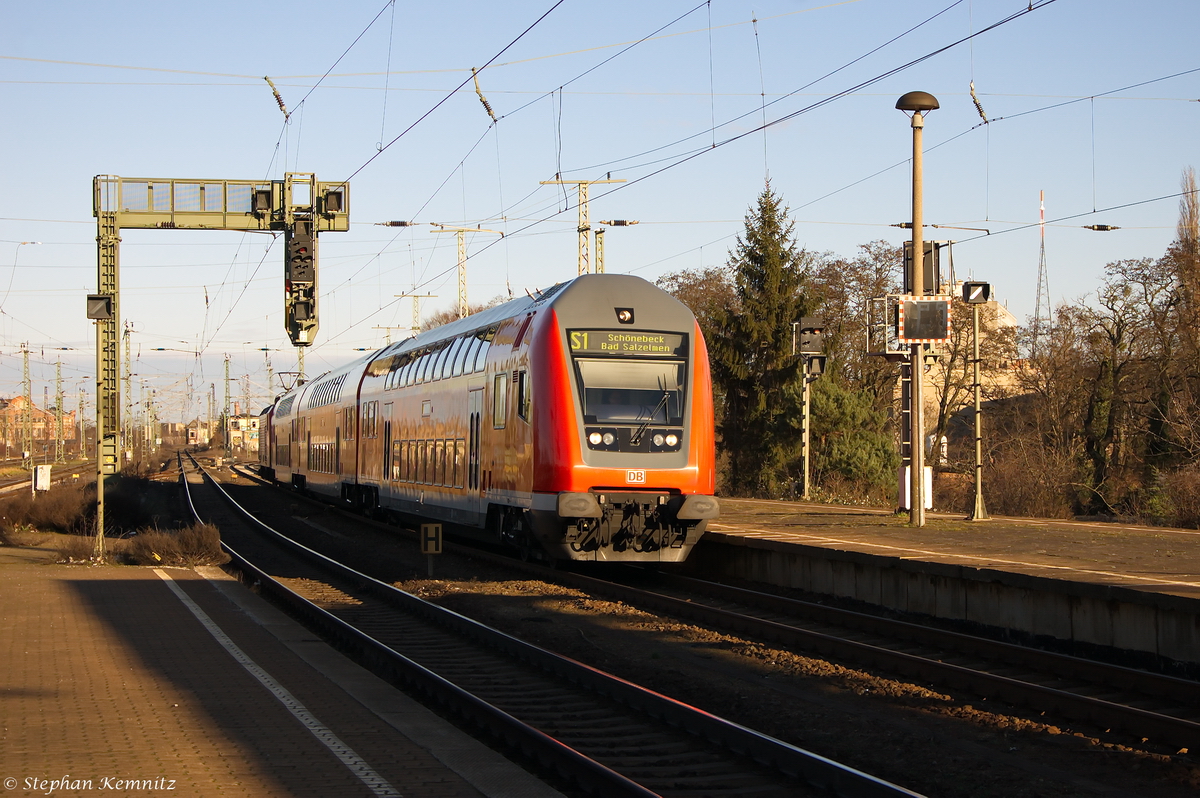 S1 S-Bahn Mittelelbe (S 39039) von Zielitz nach Schönebeck-Bad Salzelmen, bei der Einfahrt in Magdeburg-Neustadt und geschoben hatte die 143 134-5. 13.01.2015