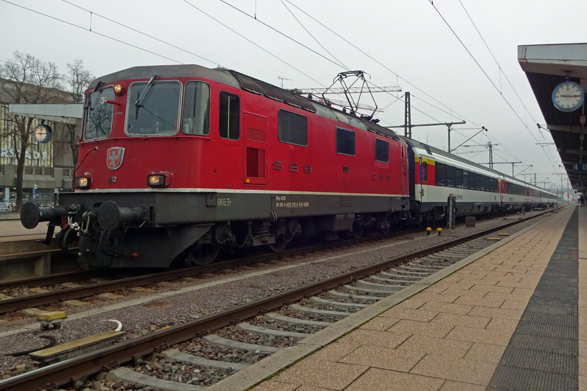 SBB 11112 steht am 3 Jänner 2020 in Singen.